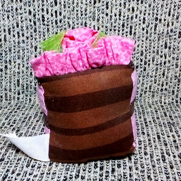 NWOT Slice Of Cake Lady Bags Pincushion - Picture 5 of 7